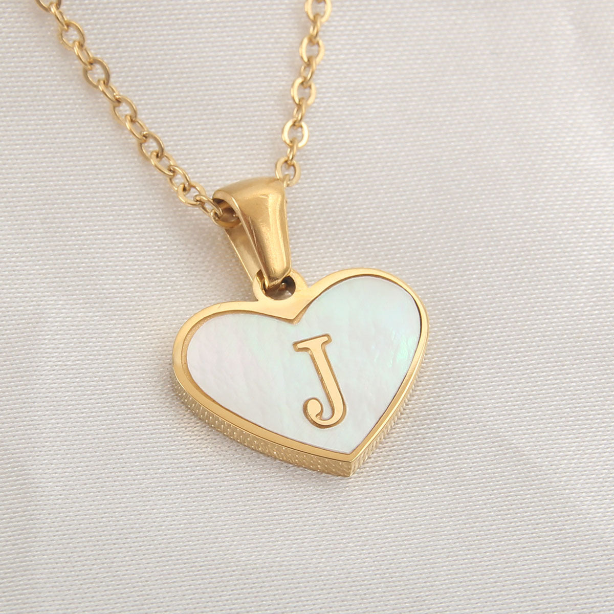 26 Letter Heart-shaped Necklace White Shell Love Clavicle Chain Fashion Personalized Necklace For Women Jewelry Valentine's Day