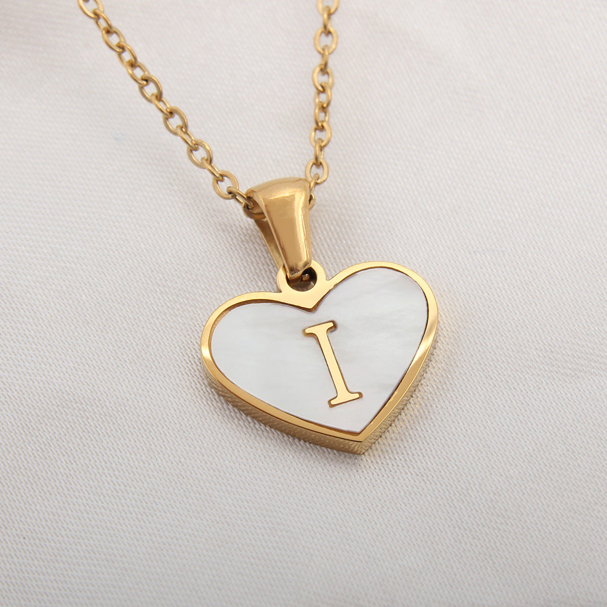 26 Letter Heart-shaped Necklace White Shell Love Clavicle Chain Fashion Personalized Necklace For Women Jewelry Valentine's Day